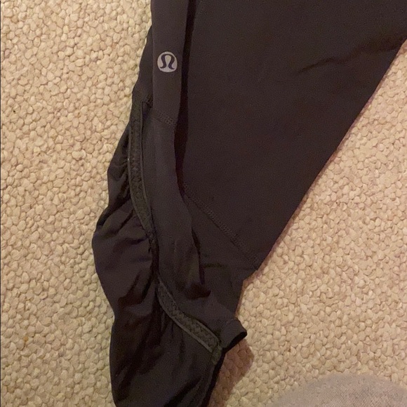 LULULEMON knee cropped charcoal leggings - Picture 4 of 4